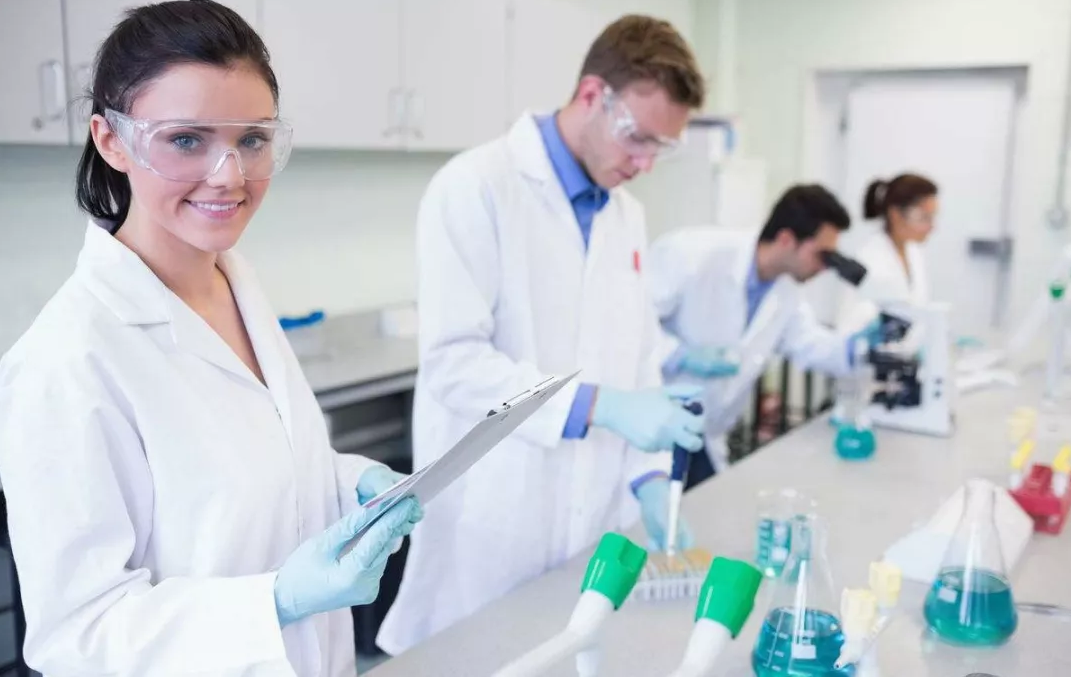 萬泰供應(yīng)優(yōu)質(zhì)的防護(hù)高清薄膜，為醫(yī)用防護(hù)提供保障！